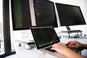 Jak podłączyć Internet do telewizora bez wifi: proste rozwiązania