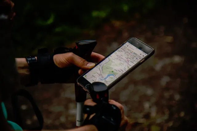 Potrzebujesz nawigacji samochodowej? Sprawdź nasze najlepsze typy telefonów GPS!